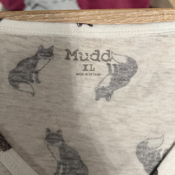 MUDD v-neck tshirt with fox details size xl - Picture 4 of 6